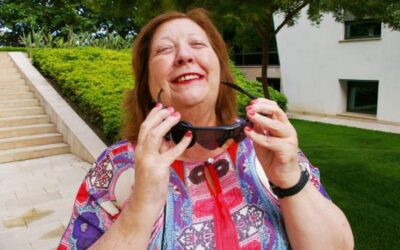 El Hospital La Arruzafa implanta el ojo biónico y devuelve parte de la visión a una mujer ciega