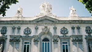 Desprendimiento de retina en puesto de trabajo es accidente laboral